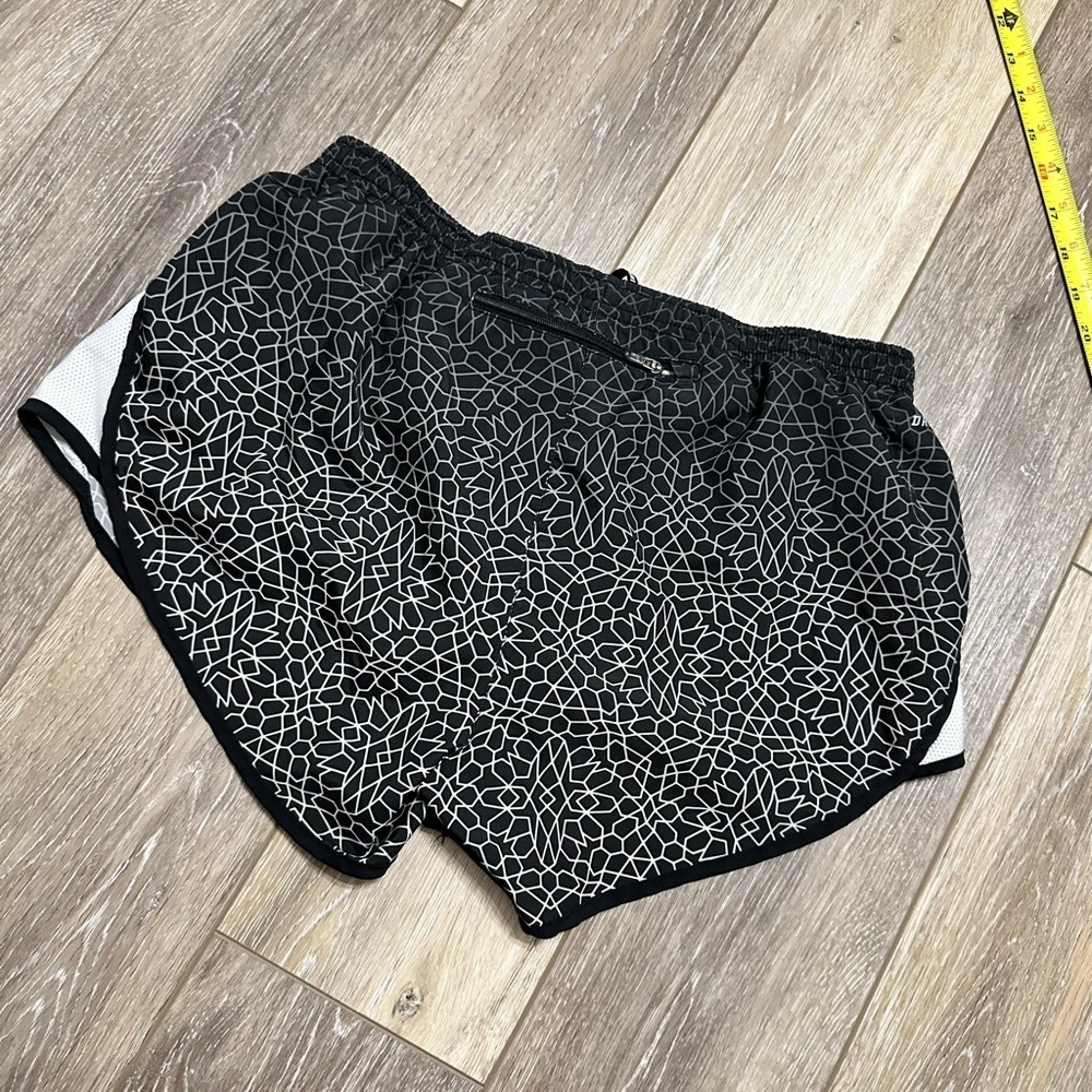🛍️ Nike dri fit   shorts with under shorts and  tiny  zipper pocket. - Picture 4 of 6